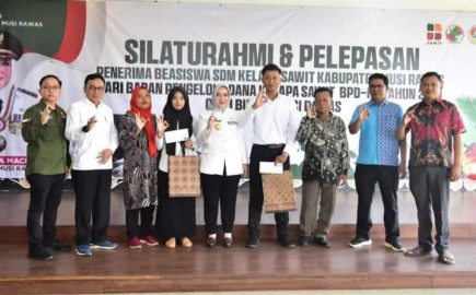 Ratna Machmud Lepas Siswa Penerima Beasiswa SDM Kepala Sawit