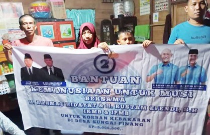 Yoppy-Rustam Melalui Formasi Salurkan Bantuan untuk Korban Kebakaran di Sungai Pinang