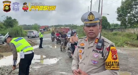 Demi keselamatan Pengendara, Satlantas Polres Muratara Perbaiki Jalinsum