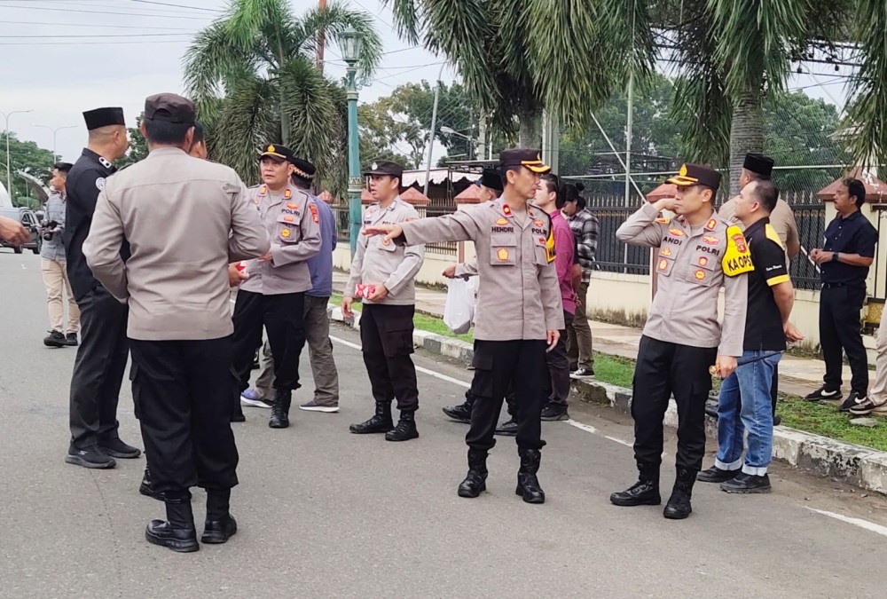 Wujud Kepedulian Di Bulan Ramadhan, Polres Mura Bagi Takjil ke Pengendara Dan Masyarakat