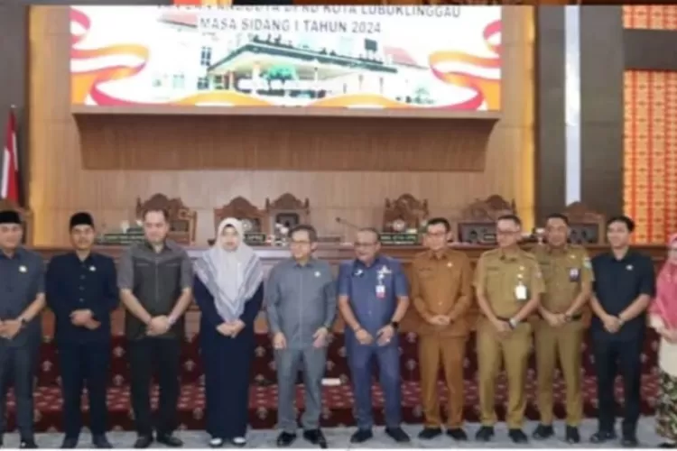 Paripurna DPRD Lubuk Linggau dan Eksekutif Dengarkan Laporan Hasil Reses