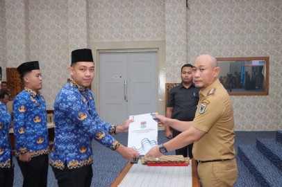 Wako Serahkan SK ‎PNS Lulusan IPDN Dan PPPK Tahap II, Ini Pesan Wako Kepada Bank Sumsel