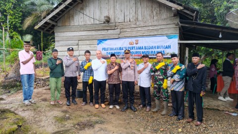 Bukti Hadir Dan Kepedulian Polri, Polres Mura Bedah Rumah Hermansyah