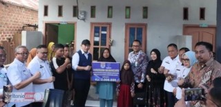 Wako Serahkan Santuan Dari BPJS Ketenagakerjaan kepada Keluarga Korban Lakalantas Bus ALS