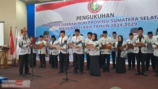 Riza Fahlevi Resmi Pimpin PGRI Sumsel, Siapkan Hotline Pengaduan Guru
