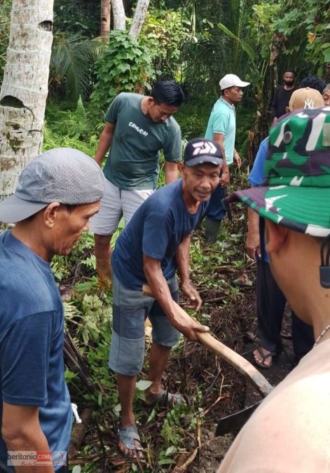Kekompakan Warga RT 07 Watervang, Rutin Gotong Royong Bersihkan Drainase Dan Lingkungan