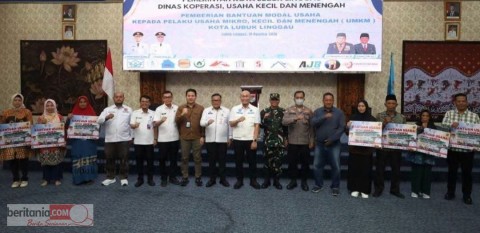 Wali Kota Serahkan Bantuan Modal Usaha kepada 120 Pelaku UMKM
