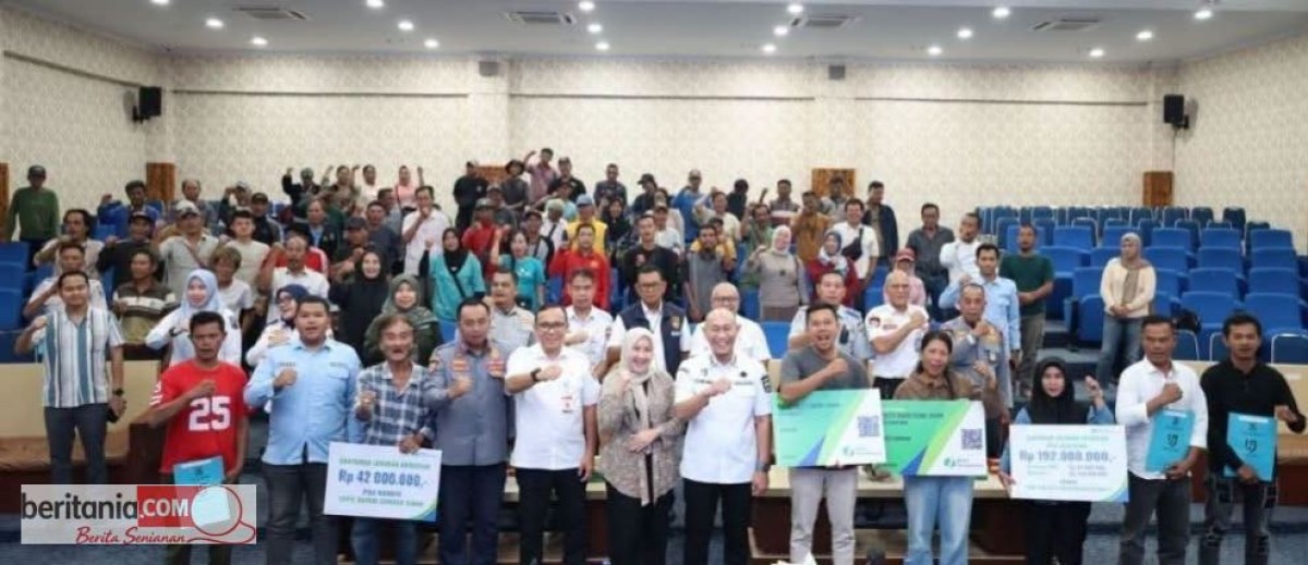 Mengoptimalkan PAD, Wako Bagikan SK Juru Parkir Dan Serahkan Santunan BPJS Ketenagakerjaan