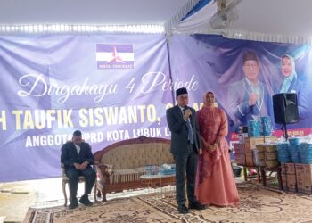 HTS Berhasil Empat Periode di DPRD, Sang Istri Menangis Ceritakan Perjuangan Awal 2004