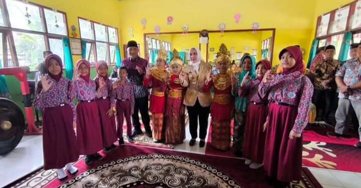 Bupati Ratna Machmud Buka Gerakan Sekolah Sehat