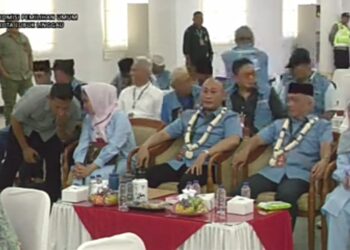 Debat Perdana, Yoppy – Rustam Beserta Istri Kompak Biru Biru