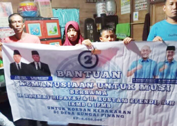 Yoppy-Rustam Melalui Formasi Salurkan Bantuan untuk Korban Kebakaran di Sungai Pinang