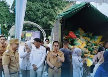 Tinjau Pasar Murah Di Alun-Alun Merdeka, Walikota Bantu Warga Dapatkan Harga Terjangkau