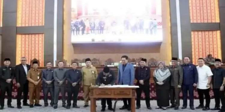 Paripurna DPRD Lubuk Linggau Sahkan APBD 2025