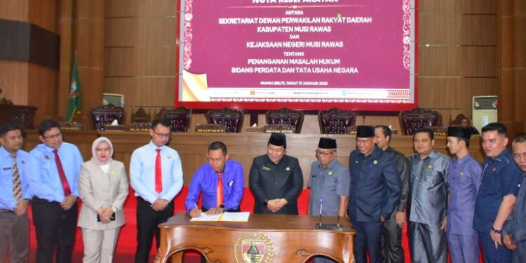 Mendukung Dalam Mengambil Kebijakan Sesuai Aturan Hukum, DPRD Dan Kejari Musi Rawas Tandatangani MOU