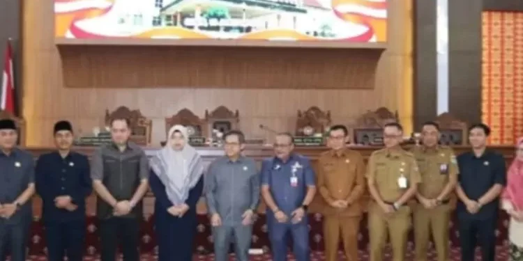 Paripurna DPRD Lubuk Linggau dan Eksekutif Dengarkan Laporan Hasil Reses