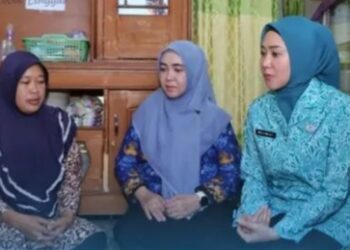 PKK Dan BAZNAS Lubuklinggau Salurkan Sembako Dana Kesehatan Bagi Warga Sakit