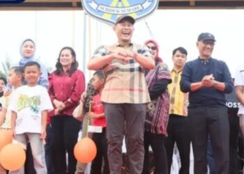 Wako Linggau Lepas Pawai Pembangunan Meriahkan HUT RI ke-80