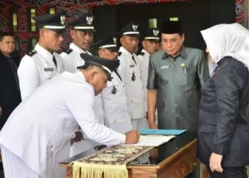 Perpanjangan Massa Jabatan, Bupati Mura Kukuhkan 13 Kades 