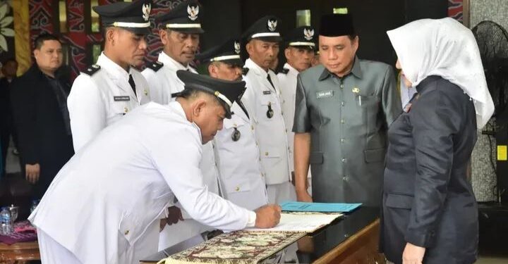 Perpanjangan Massa Jabatan, Bupati Mura Kukuhkan 13 Kades 