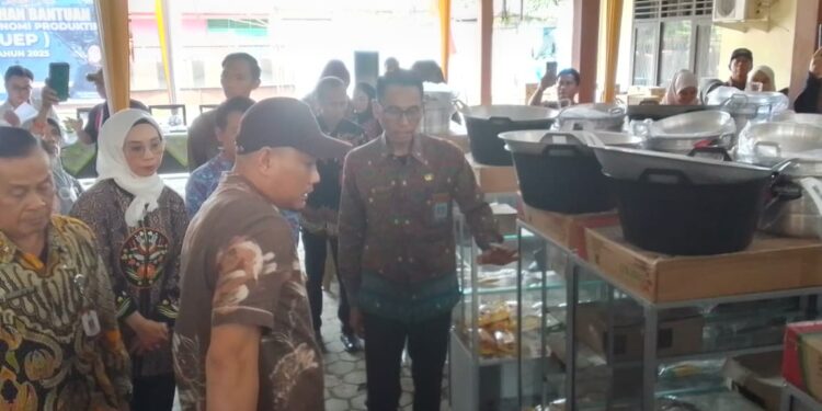 100 KPM Di Lubuklinggau Dapat Bantuan UEP Dari Dinsos Sumsel