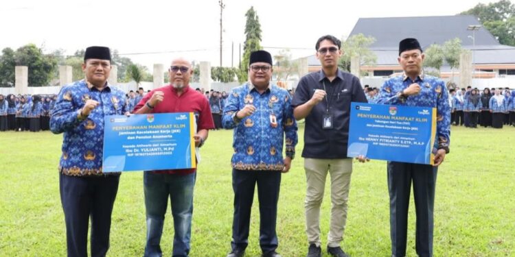 Sekda Linggau Pimpin Apel Bulanan Dan Upacara HUT KORPRI Ke-54, Dua ASN Mendapatkan Pangkat Anumerta